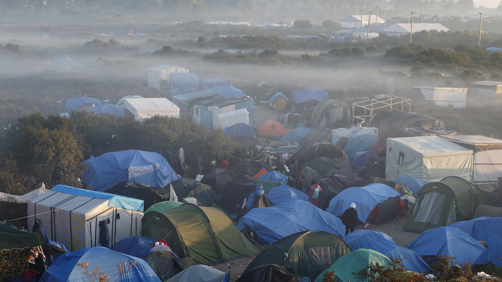 Fog hangs above tents and makeshift shelters in the "new jungle", a field where migrants and asylum seekers stay in Calais, France, October 2, 2015. Around 3,000 migrants fleeing war and poverty in Africa and the Middle East are camped on the French side of the tunnel in Calais, trying to board vehicles heading for Britain via the tunnel and on ferries or by walking through the tunnel, even though security measures aimed at keeping them out have been stepped up. REUTERS/Pascal Rossignol TPX IMAGES OF THE DAY - RTS2Q15