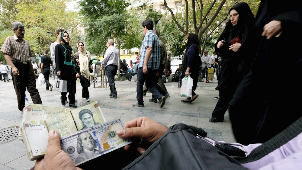 A money changer displays U.S. and Iranian banknotes at the Grand Bazaar in central Tehran October 7, 2015. REUTERS/Raheb Homavandi/TIMA ATTENTION EDITORS - THIS PICTURE WAS PROVIDED BY A THIRD PARTY. REUTERS IS UNABLE TO INDEPENDENTLY VERIFY THE AUTHENTICITY, CONTENT, LOCATION OR DATE OF THIS IMAGE. FOR EDITORIAL USE ONLY. NOT FOR SALE FOR MARKETING OR ADVERTISING CAMPAIGNS. NO THIRD PARTY SALES. NOT FOR USE BY REUTERS THIRD PARTY DISTRIBUTORS. THIS PICTURE IS DISTRIBUTED EXACTLY AS RECEIVED BY REUTERS, AS A SERVICE TO CLIENTS - RTS3F3J
