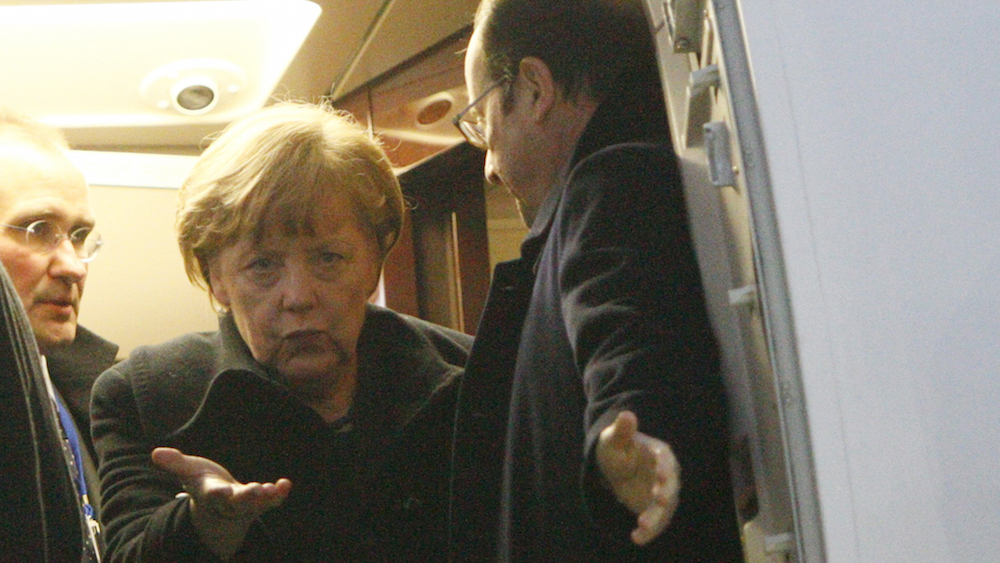 Germany's Chancellor Angela Merkel (L) and France's President Francois Hollande walk out after a meeting inside a plane at an airport near Minsk, February 11, 2015. The leaders of France, Germany, Russia and Ukraine were due to attend a peace summit on Wednesday, but Ukraine's pro-Moscow separatists diminished the chance of a deal by launching some of the war's worst fighting in an assault on a government garrison. REUTERS/Valentyn Ogirenko (BELARUS - Tags: POLITICS TRANSPORT CIVIL UNREST CONFLICT) - RTR4P6O1